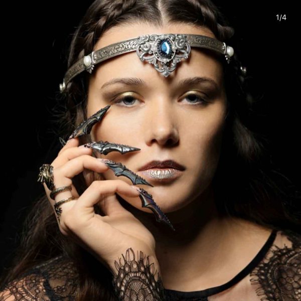 پروفایل-مونا-آزادی